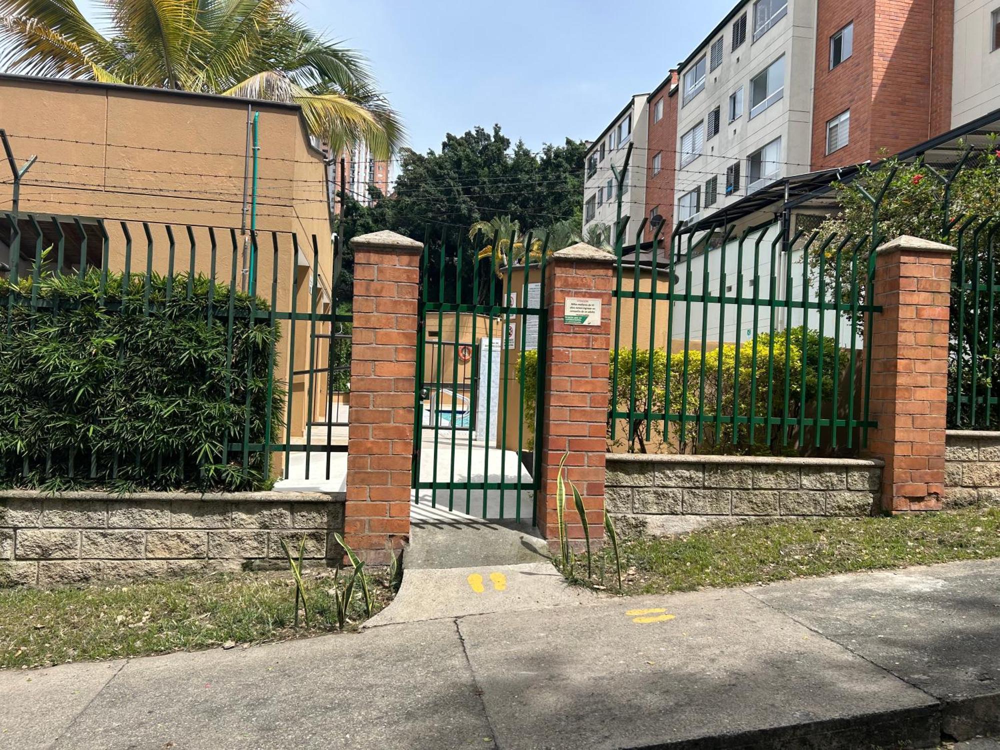 Modern, Apt/near Tourist Sites. Apartment Medellin